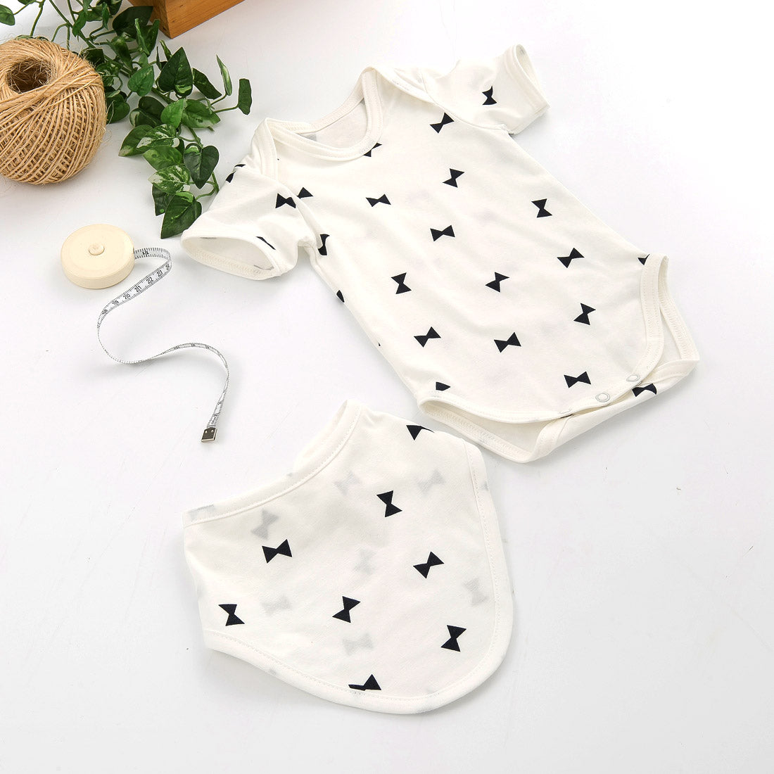 Bamboo Ribbon Short Sleeve Baby Bodysuit & Bib Set – 12M
